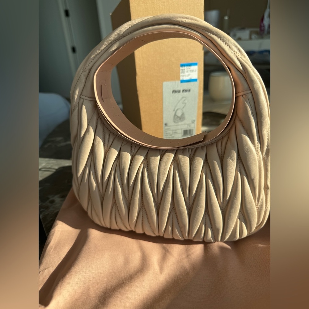 New Miu Miu Wander Matelassé Nappa Leather Hobo Bag Nude Pink Cipria - Picture 6 of 10
